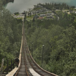 Vista do caminho pelo trilho do funicular.